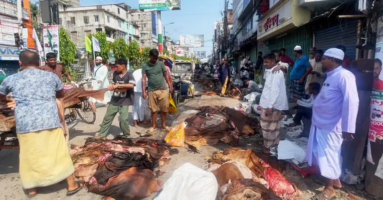 ফেনীর বিভিন্ন জায়গায় স্তূপ করে রাখা চামড়া